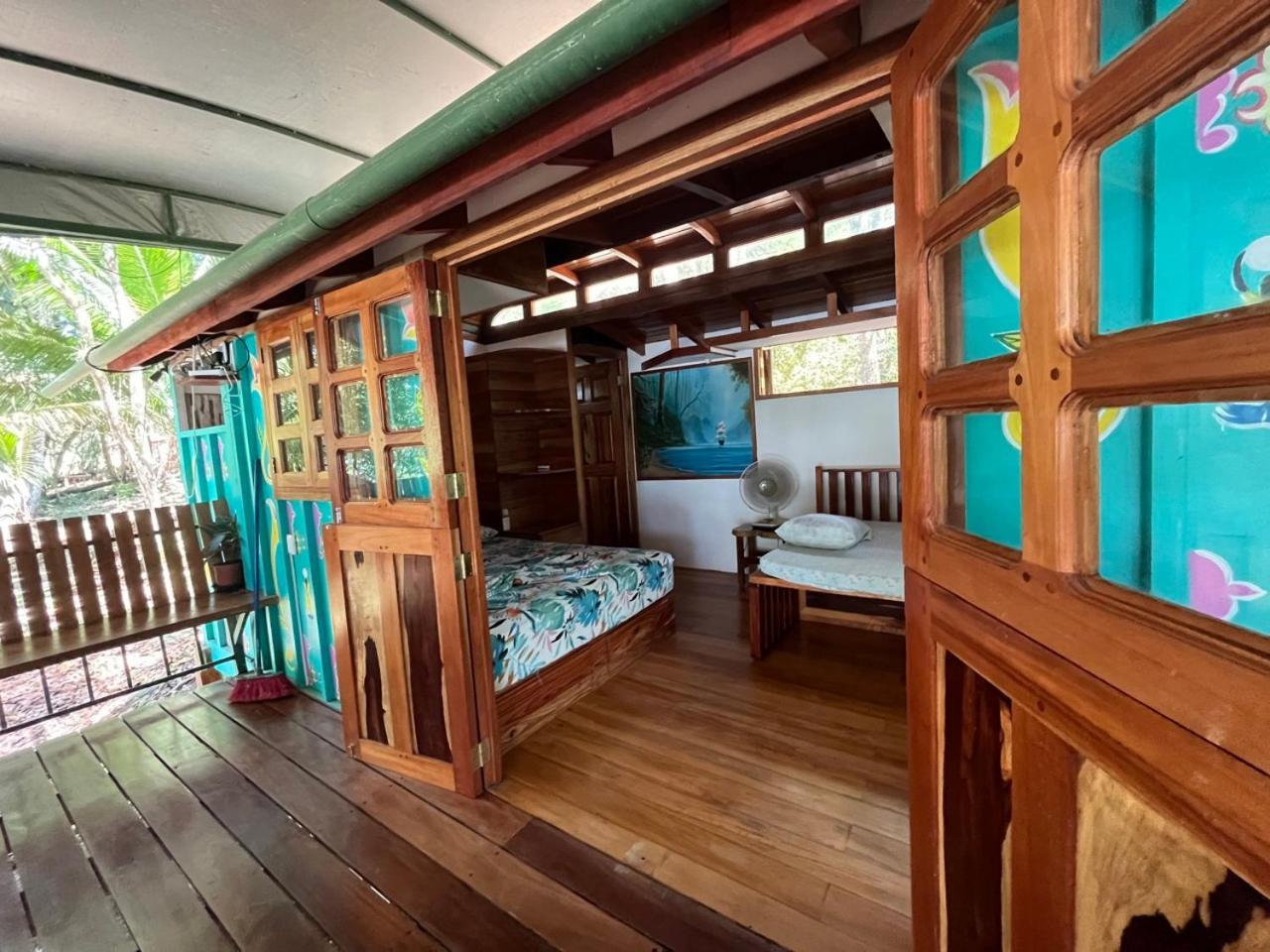 Gypsy Wagons Hotell Pavones  Eksteriør bilde